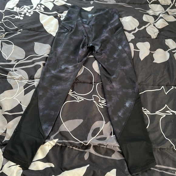 Old navy mesh paneled powersoft go dry zip pocket leggings space print - Picture 7 of 7